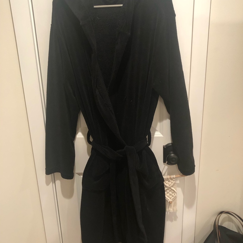 Black Robe - Picture 1 of 6